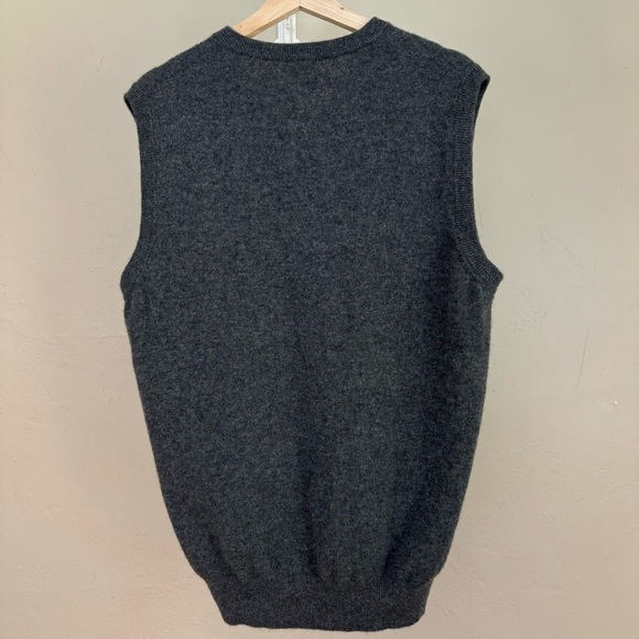 GOBI Cashmere Vest - Picture 2 of 5